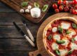 Come fare e cuocere la pizza in casa in modo semplice